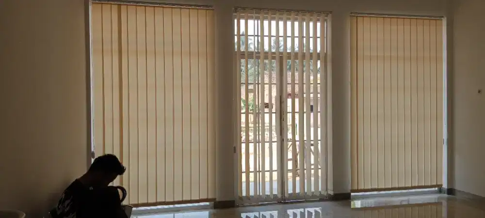 Tirai jendela vertikal blind