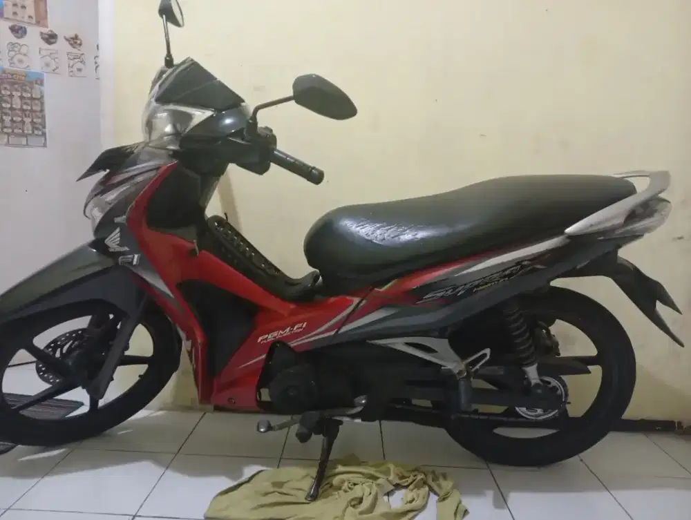 Supra helm in 2012 merah