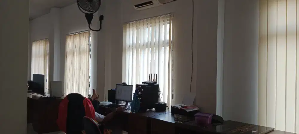 Tirai dan hordeng vertikal blind