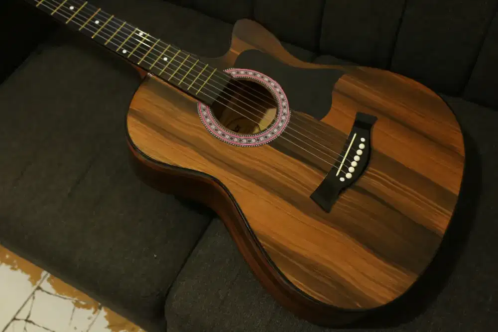 Gitar akustik Taylor baru siap antar cod bayar di tempat
