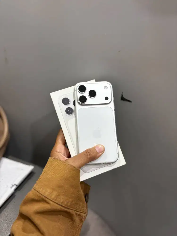 IPHONE 17 PRO 512 SECOND RESMI IBOX FULLSET NORMAL