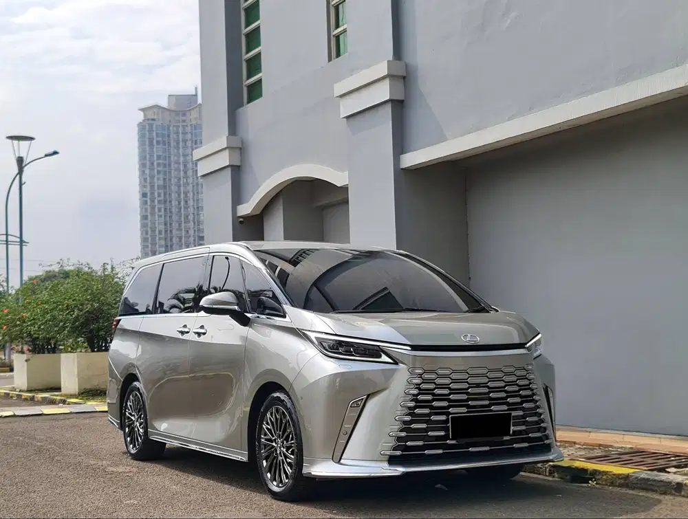 LEXUS LM350h 7 seater