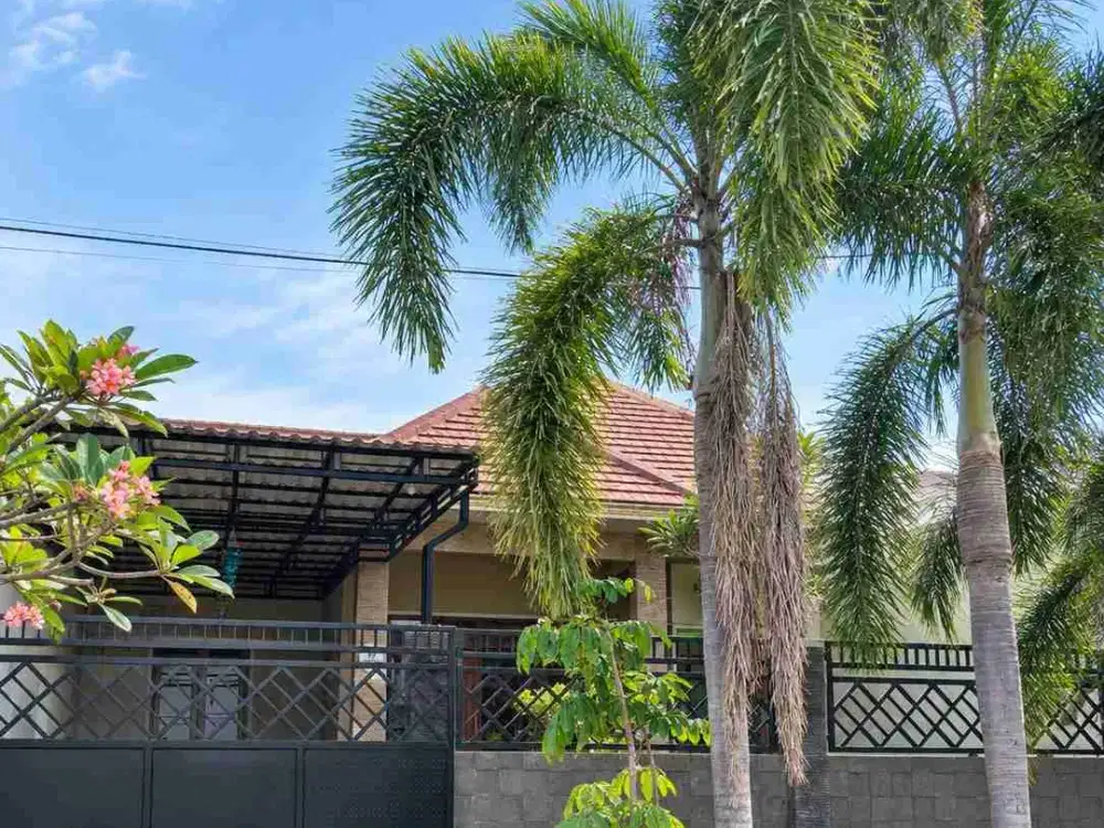 DIJUAL – Rumah SHM LT 200 m² Bebas Banjir Siap Tingkat Dekat Tol SUMO Gresik