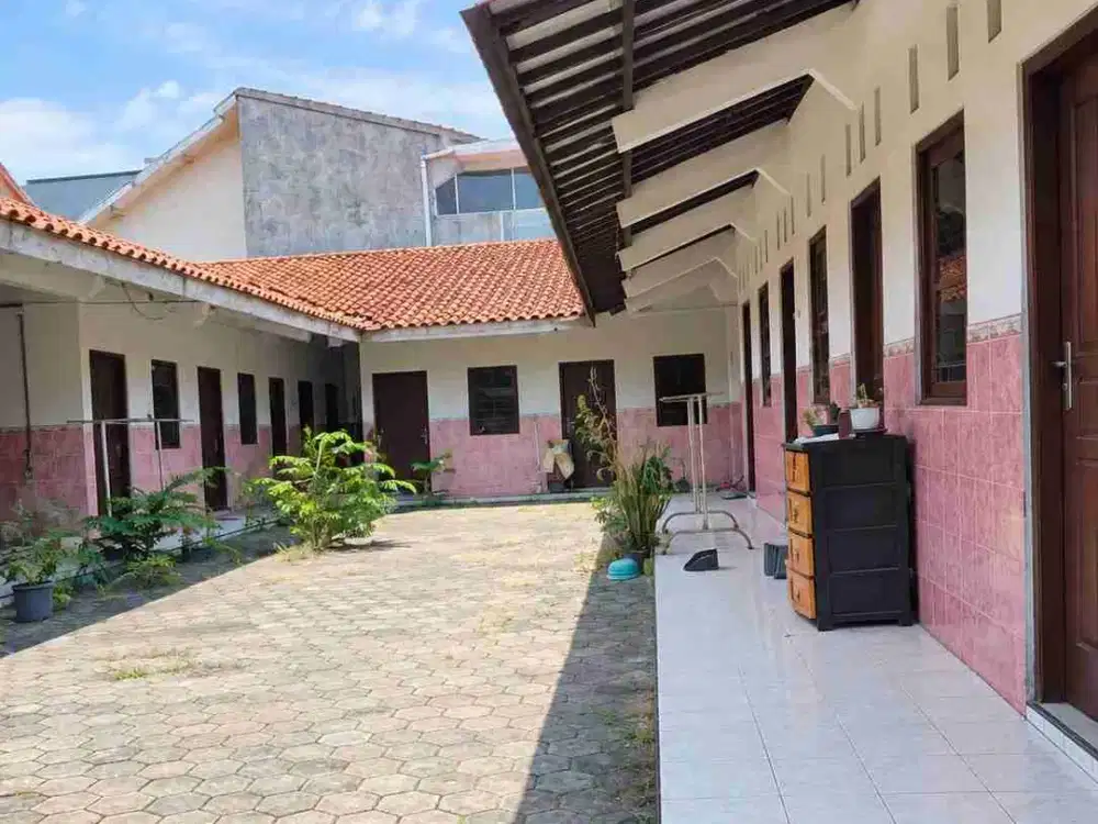 DIJUAL – Tanah + Kos 13 Kamar SHM LT 298 m² Halaman Luas Kudus