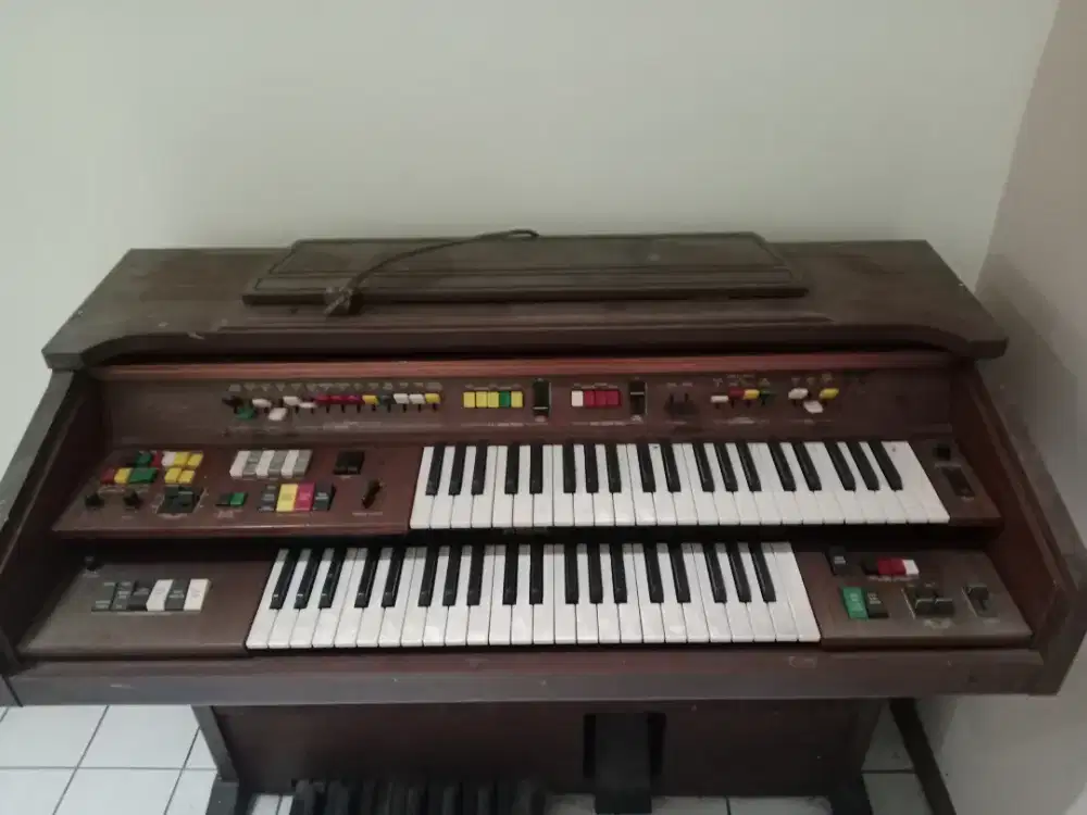 Piano Jadul Vintage