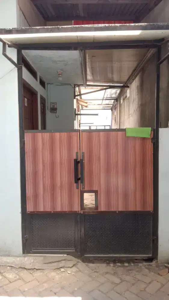 DI KONTRAKAN RUMAH