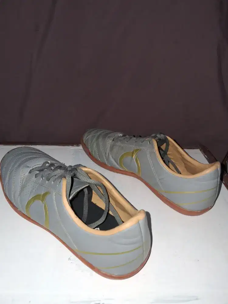 Sepatu futsal ortuseight masih mulus
