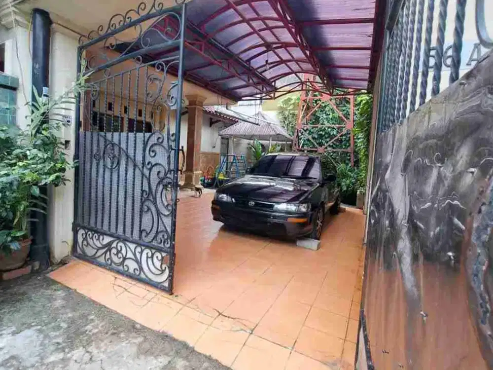 Dijual Rumah Luas cocok buat Kost di Jatiwaringin Bekasi Jawa Barat