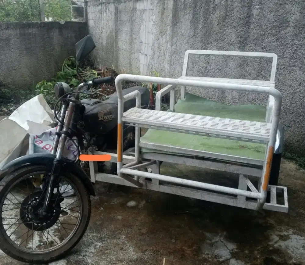 Dijual motor Honda GL 100 th '91