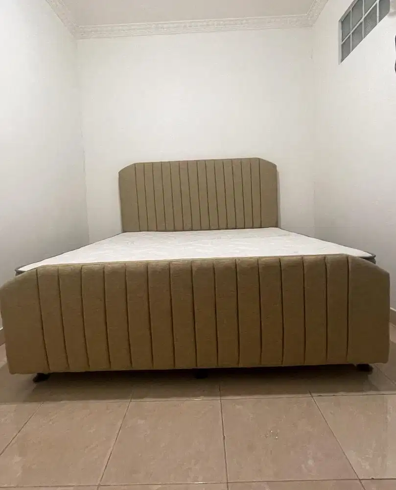 Tempat tidur dan kasur