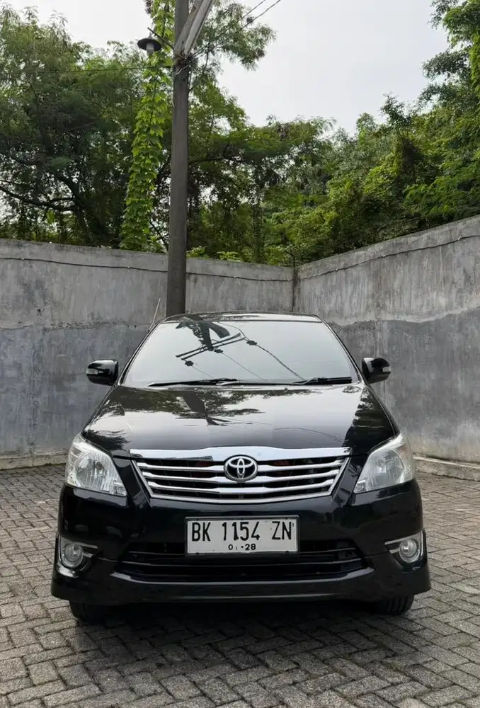 TOYOTA INNOVA G LUXURY 2.0 AT 2012