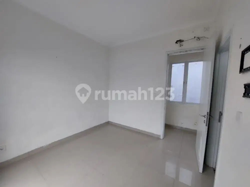 Dijual Cepat Rumah 2 Lantai Lebar 6 Cluster Laseine, Cakung, Jakarta Timur, 030&028