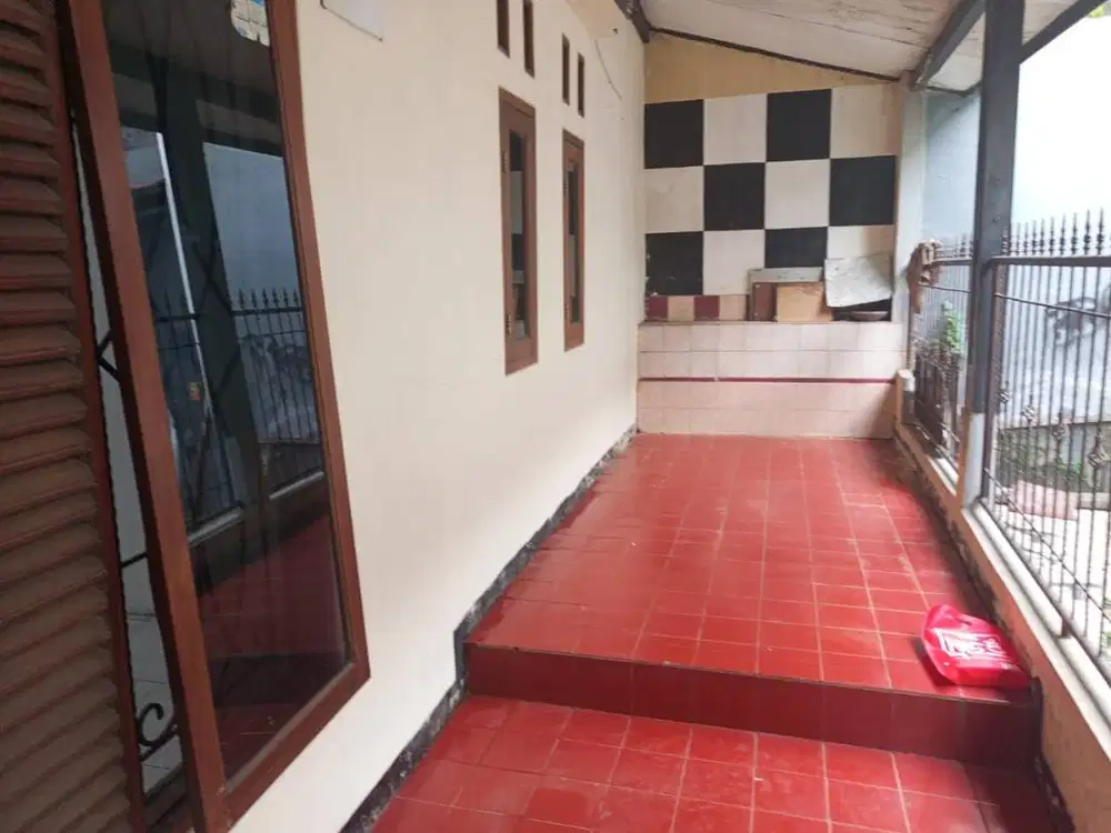 Rumah keluarga dikontrakkan