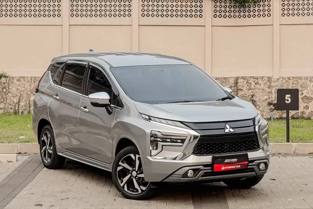 Mitsubishi Xpander 1.5L Ultimate AT Matic 2023 Silver Metalik.