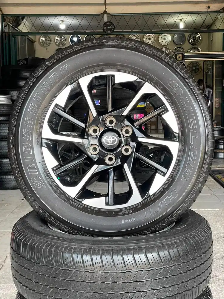 Velg Fortuner 2.8 GR Sport R18 + Ban Bridgestone Dueler