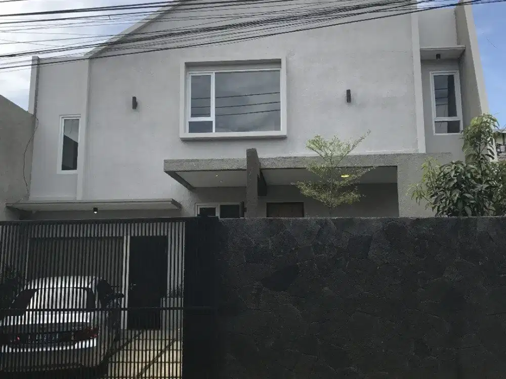 Rumah Mewah 3 Lantai Lingkungan Asri dan Bangunan Terawat di Cimahi