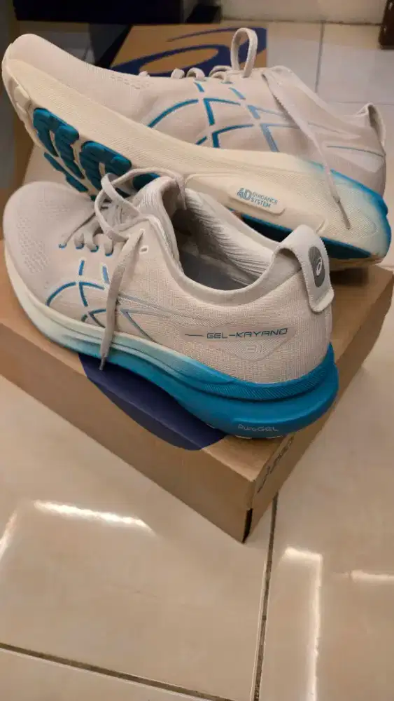 ASICS. GEL-KAYANO 31. 1011B867.300. Ukuran 10,5 / 44,5 Running Shoes.