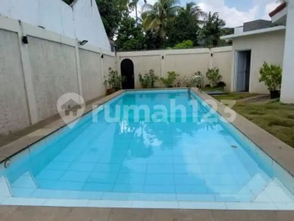 Rumah Mewah Bintaro Jaya Sektor 8, Kolam Renang, SHM