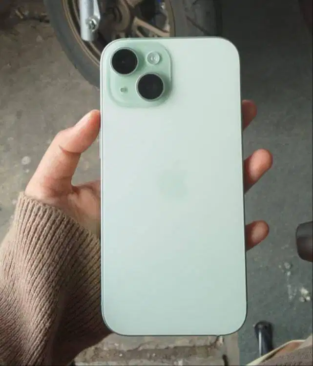 iPhone 15 Green Teal
