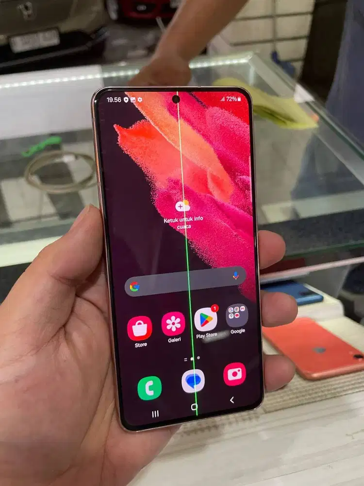 iPhone 11 / 12 RED Screen On
