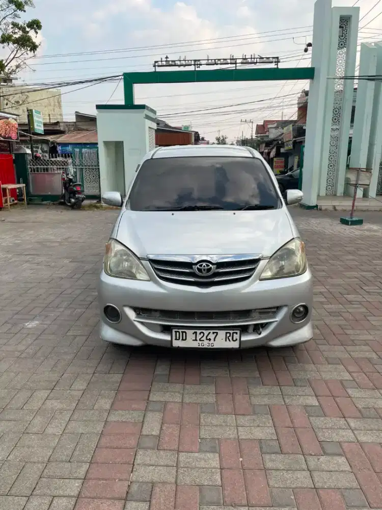 Toyota Avanza S metic