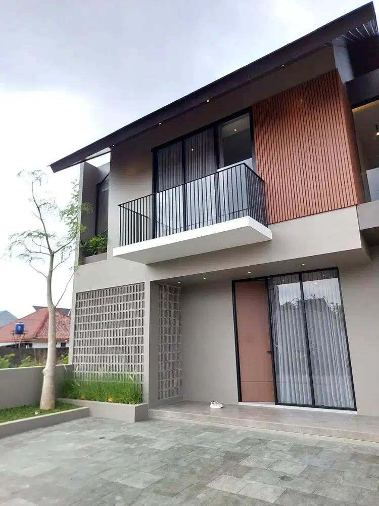 Rumah Elegan Bonus Furniture dekat Jalan Raya Tajem