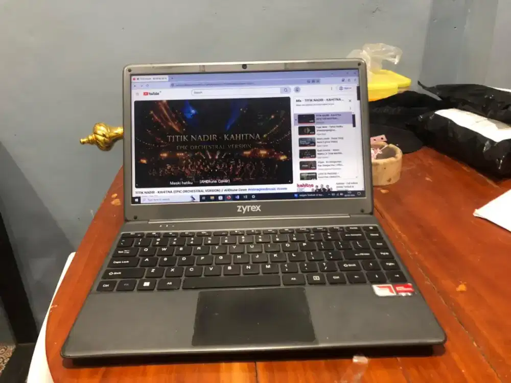 Laptop zyrek 232 14 inc amd