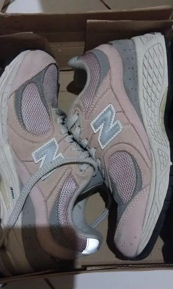 Sepatu new balance 2002R orb pink