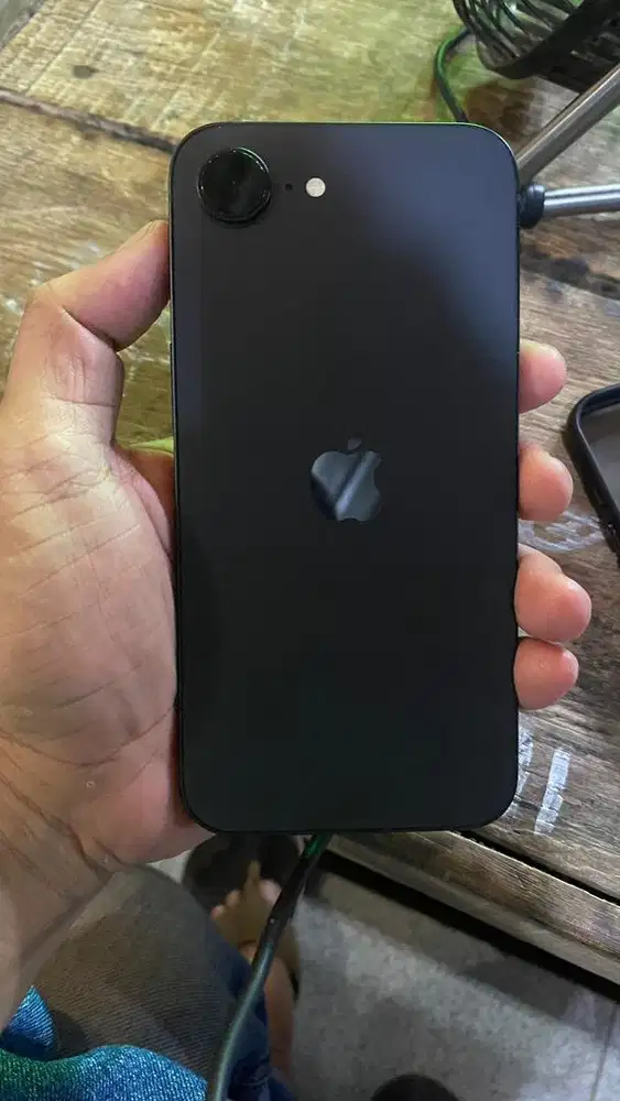 iPhone 16e 128gb ibox garansi 15-08-2027