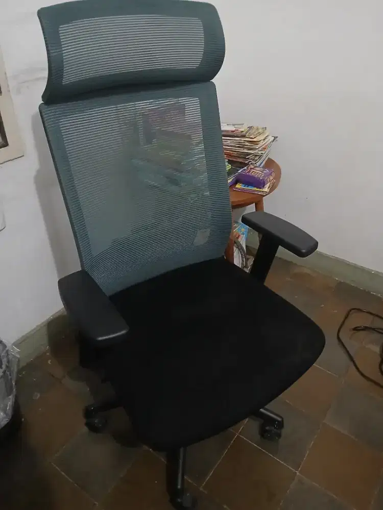 Kursi kantor gaming ergonomis informa