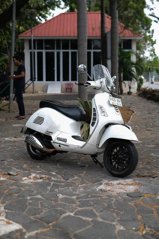 VESPA GTS 150 3VIE 2014 PUTIH FAVORITE