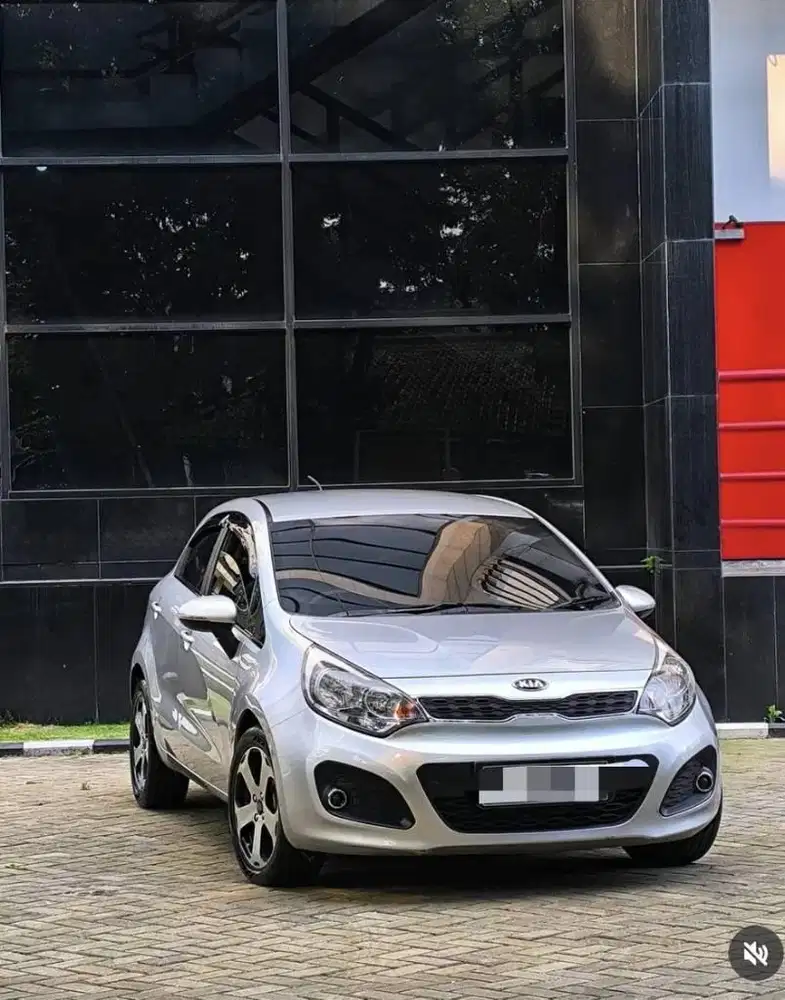 KIA RIO SE  HB 1.4L AT 2012