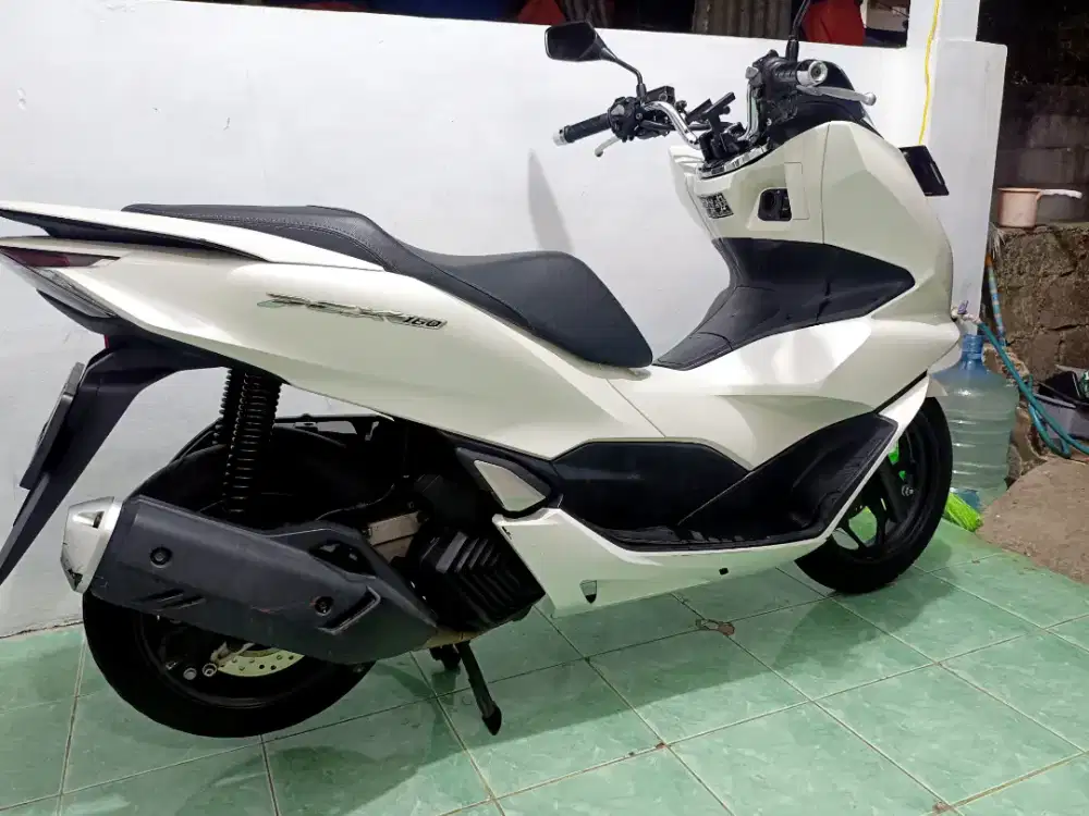 Honda PCX 2024 CBS Mulus Like New 90%
