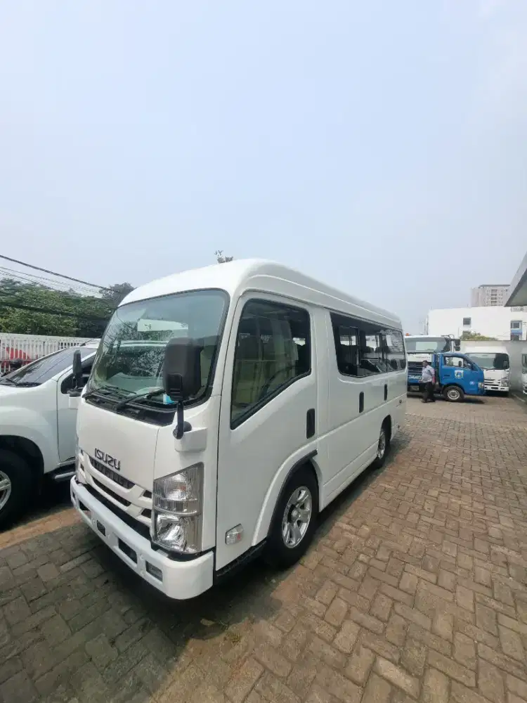 Isuzu NLR B Microbus (AC)