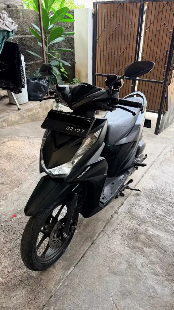 Honda Beat Deluxe 2022 Hitam