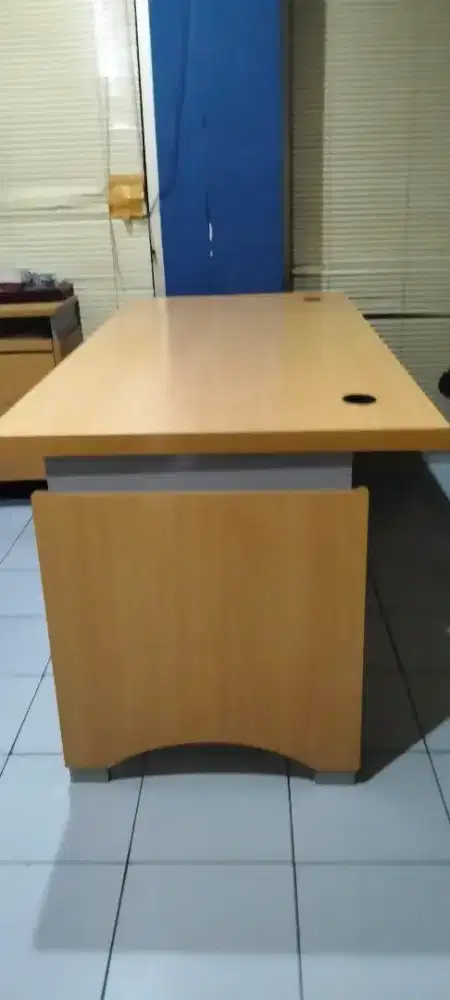 Meja direktur bagus