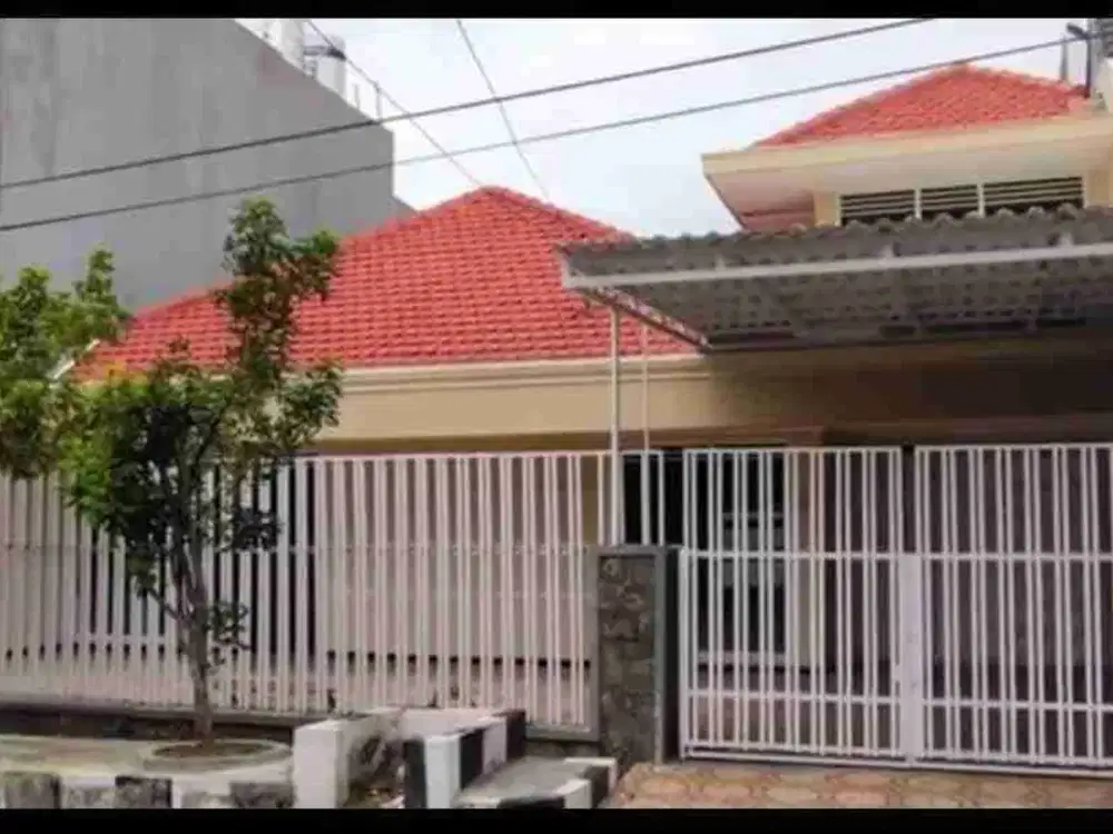 (Jemur Andayani) Disewakan Rumah Lebar dan Luas, cocok untuk tempat tinggal atau rumah usaha