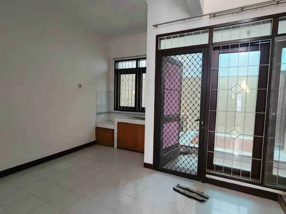 rumah 1 lantai siap huni baru renov murah surabaya barat citraland dekat pasar
