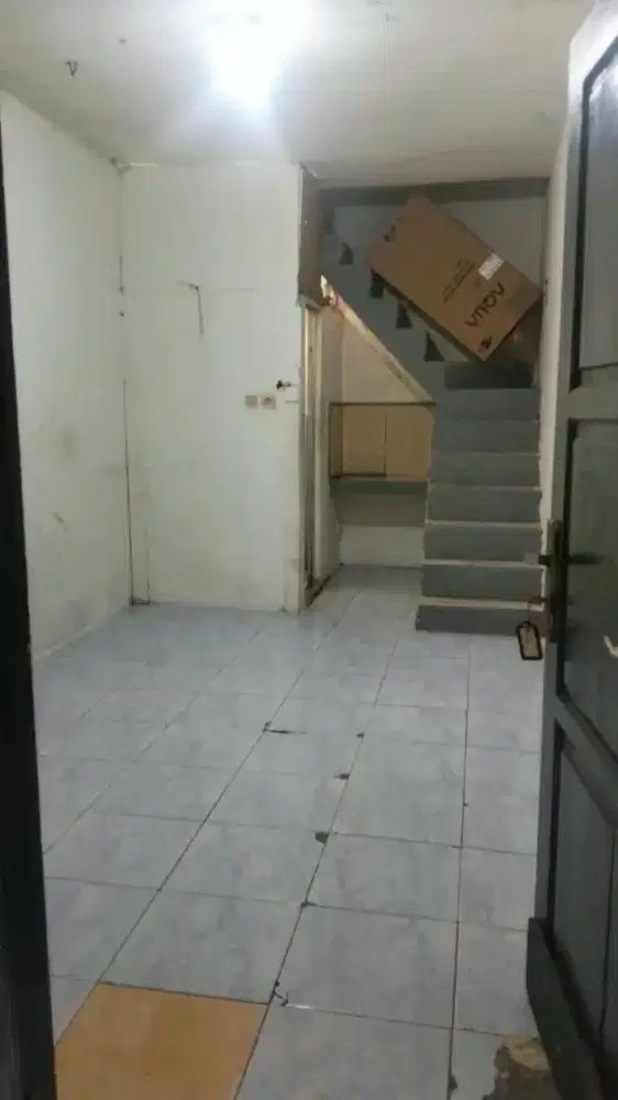 Di kontrakan per bulan