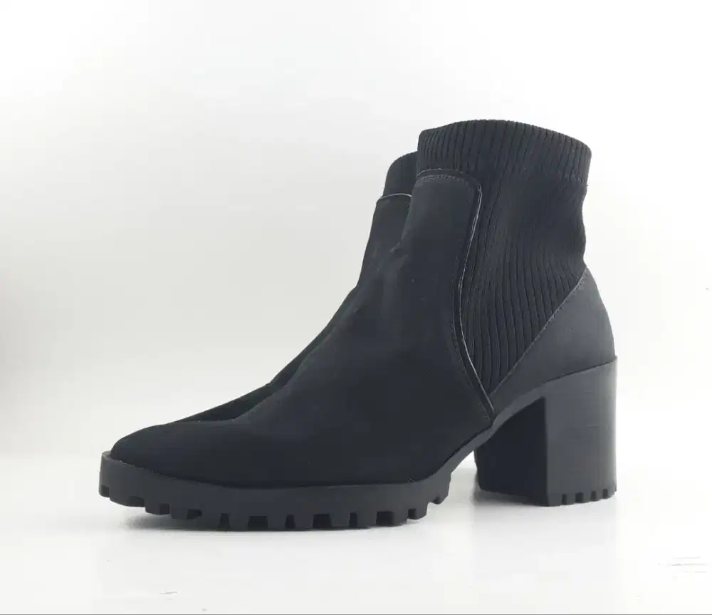 ZARA TRAFALUC BOOTS ORIGINAL