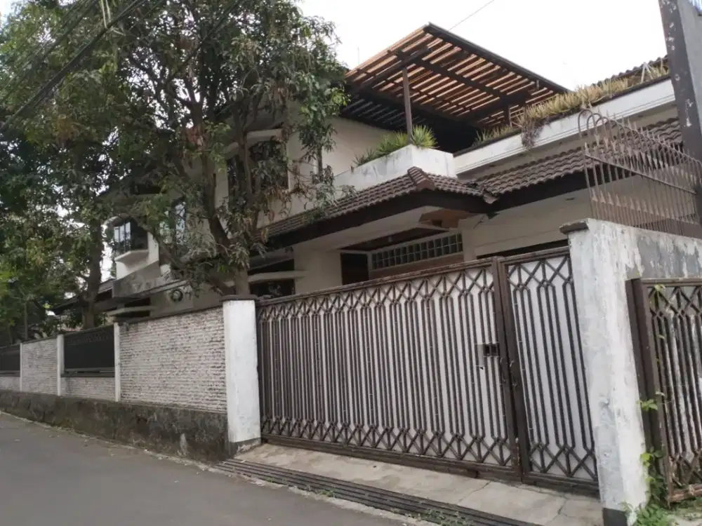 Jual Cepat Bu Rumah Besar Siap Huni di Jl Cijawura Girang Bandung