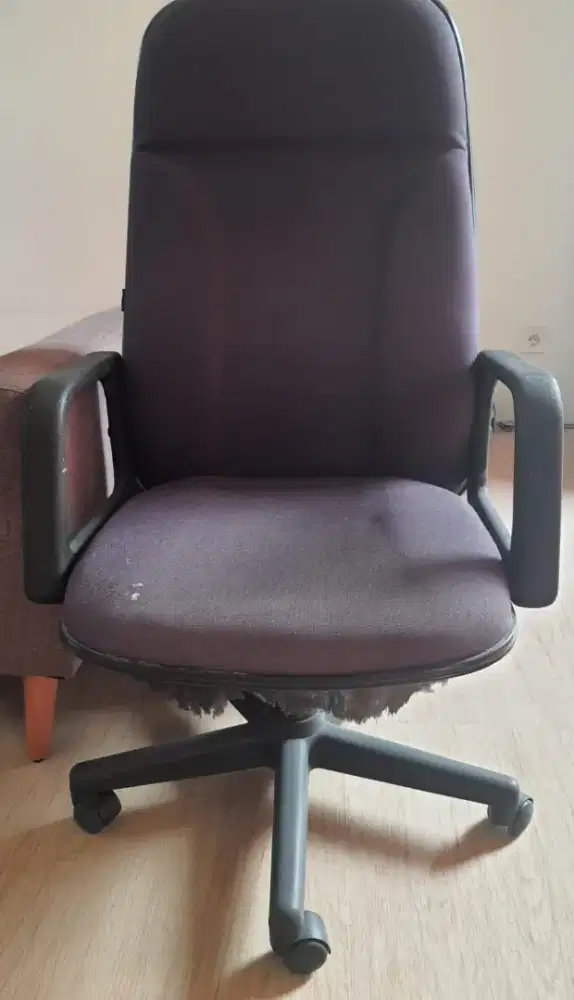 1 Buah Kursi Kerja