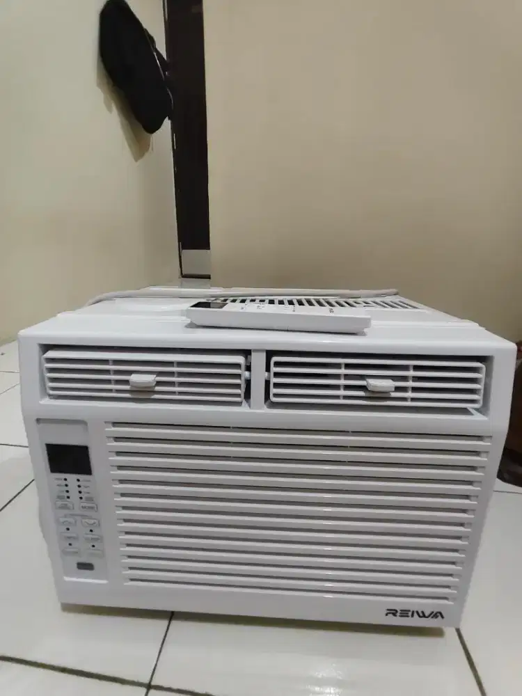 DIJUAL AC REIWA WINDOW 1/2PK