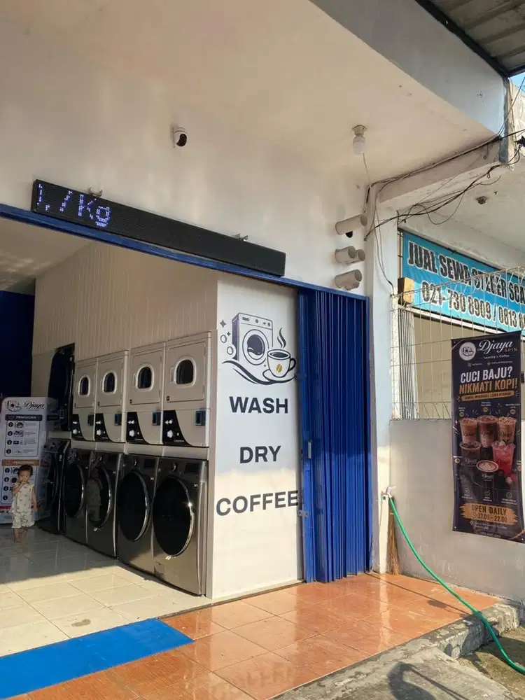 Staff Laundry Self Service dan Drop off