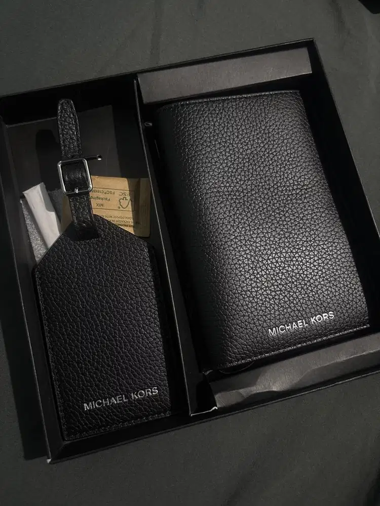 Michael Kors Passport and luggage tag