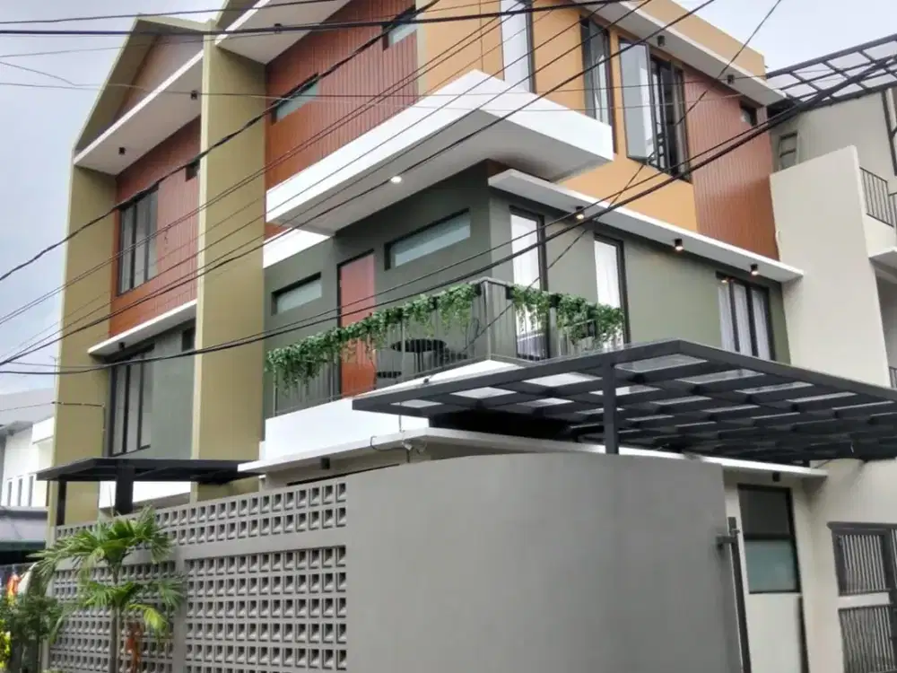 Rumah Keren Design Modern Hook  3 Lantai di Komplek Gading Cipta Residence, Kelapa Gading