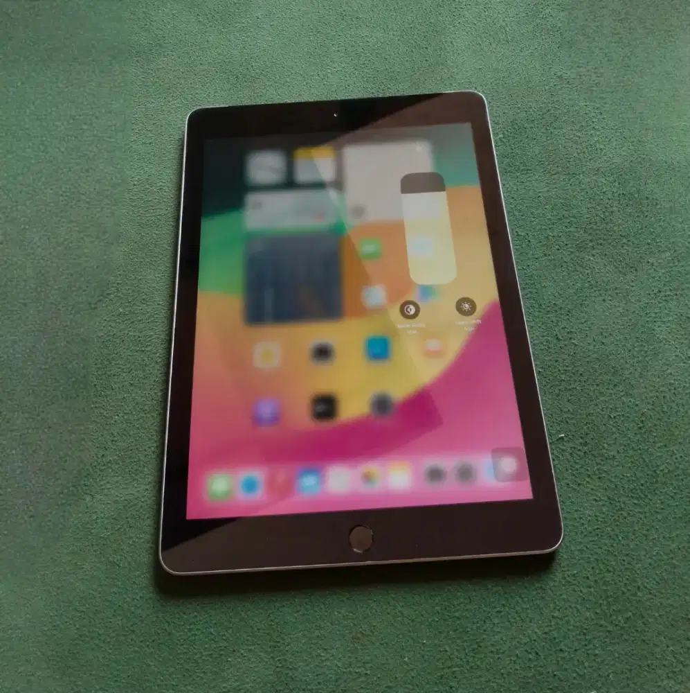 iPad Gen 6th WiFi 32GB Pakaian Pribadi