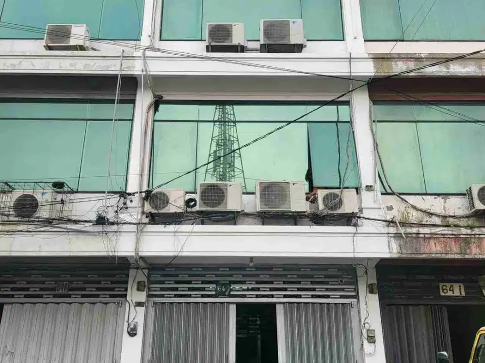 DIJUAL dan DISEWAKAN RUKO 3,5 LANTAI, STRETEGIS DI JALAN UTAMA RAJAWALI, KREMBANGAN