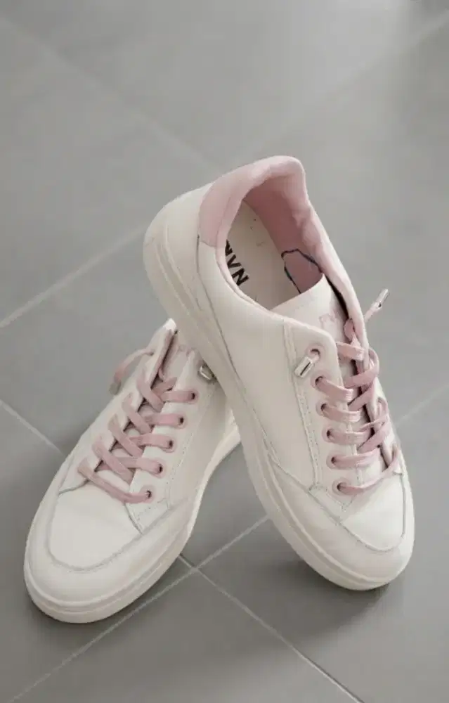 Sepatu pvn wanita