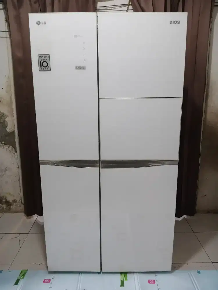 Dijual kulkas side by side merek LG super jumbo kapasitas 800ltr